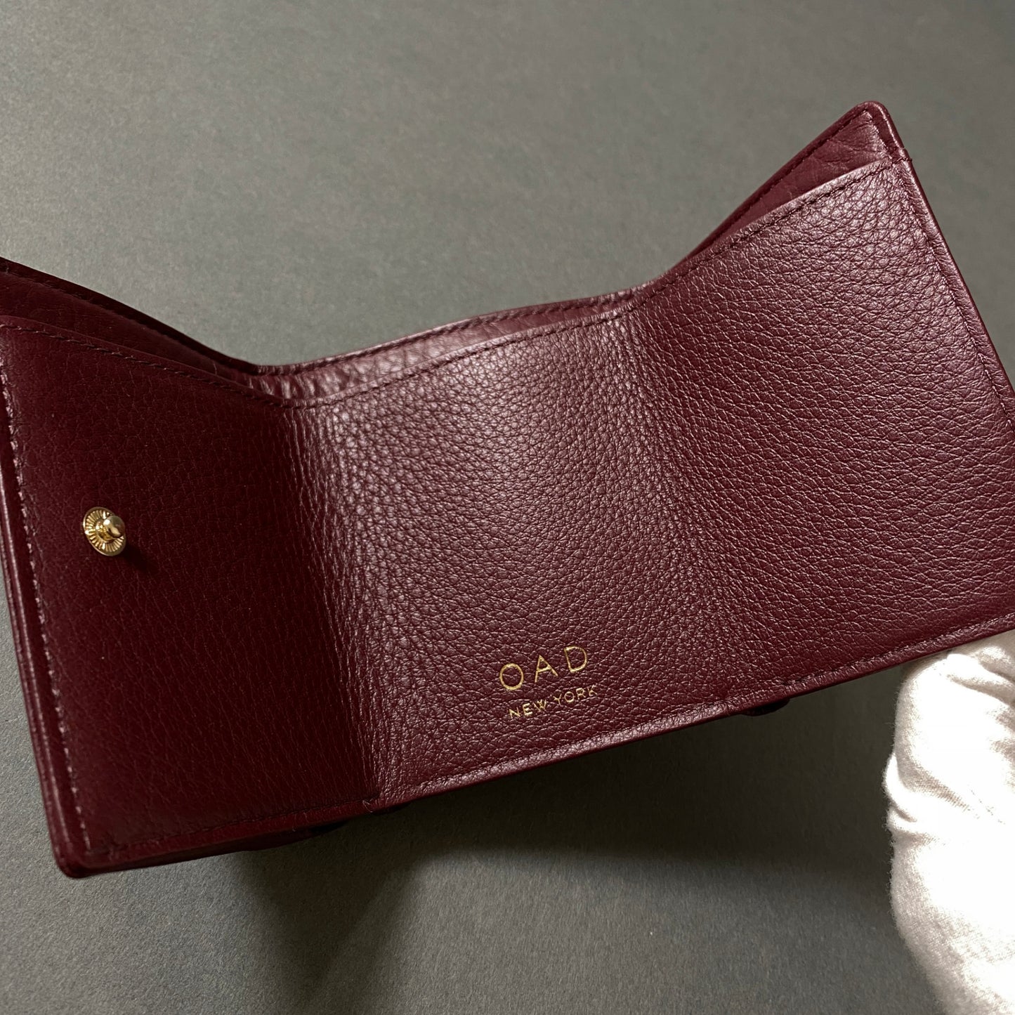 f28-9 《未使用保管品》 OAD NEW YORK オーエーディー ニューヨーク Leather Mini Wallet レザーミニウォレット バーガンディ レザー 三つ折り財布