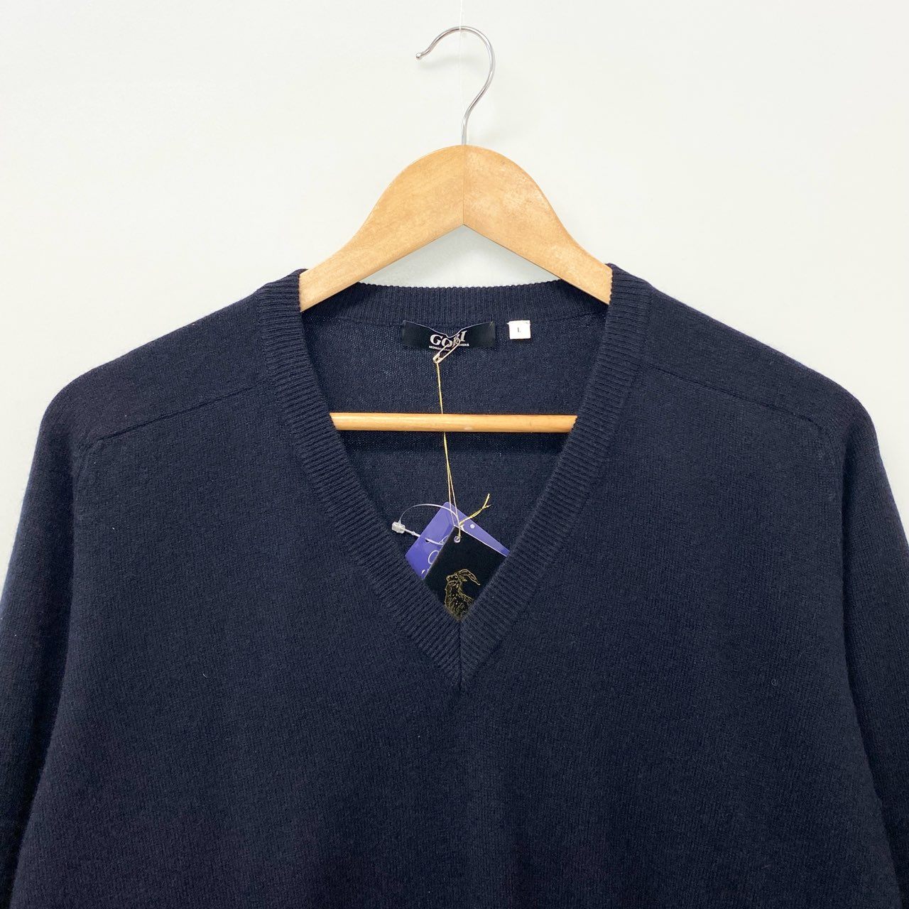85a28 【新品保管品】GOBI ゴビ カシミヤVネックニットセーター カシミア トップス モンゴル製 Lサイズ ネイビー カシミヤ100％ メンズu02t