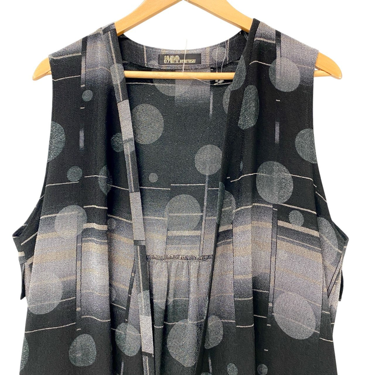 5c3 【美品】 詩仙堂 BY HITOSHI シセンドウ ロング ベストジレ ノースリーブ 総柄 ちりめん レディース 女性服 グレー ブラック ポリエステル100％u02t