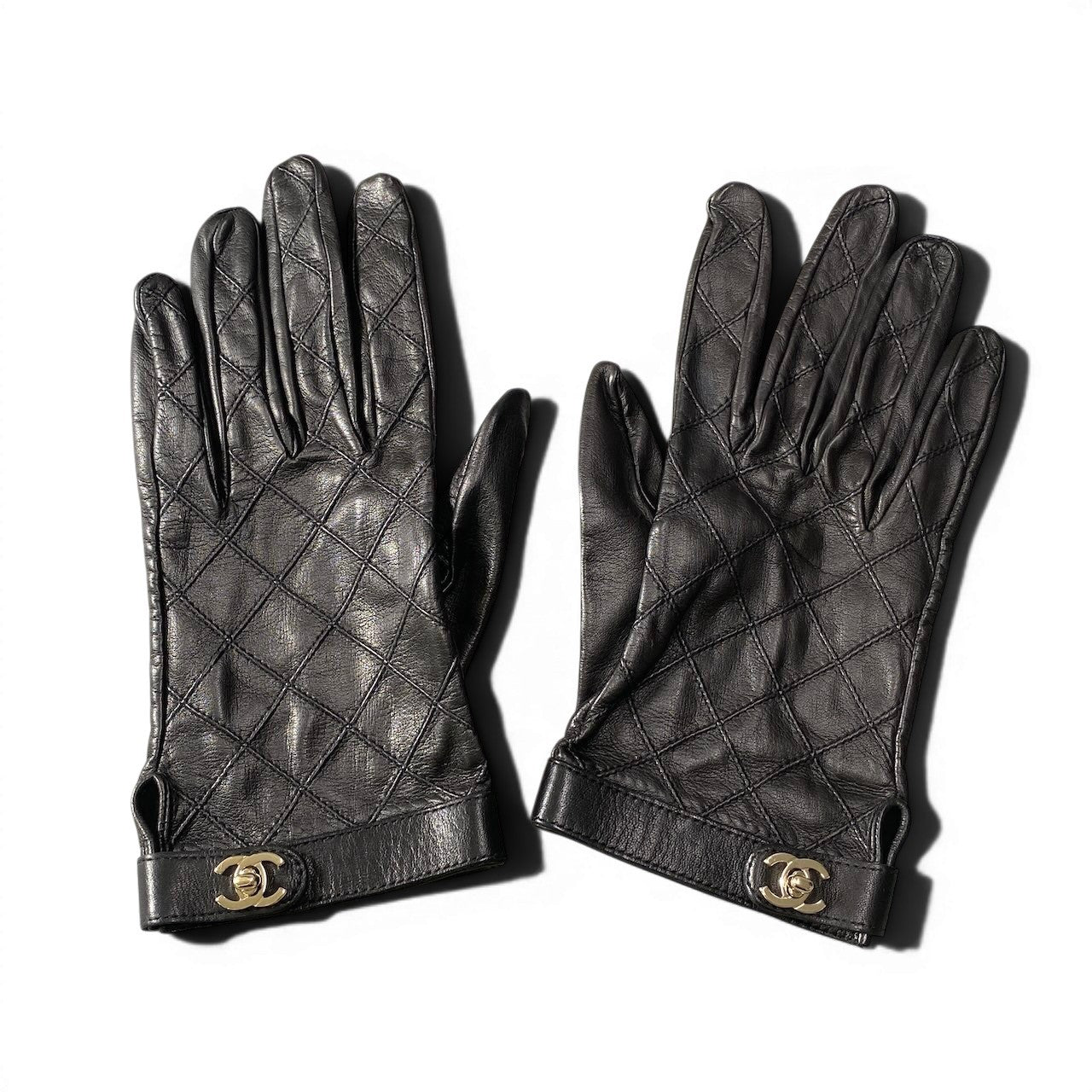 g1 CHANEL シャネル キルティングレザーグローブ 手袋 ターンロック式ココマーク レディース 女性用 8 ブラック ラムスキン100％u02t
