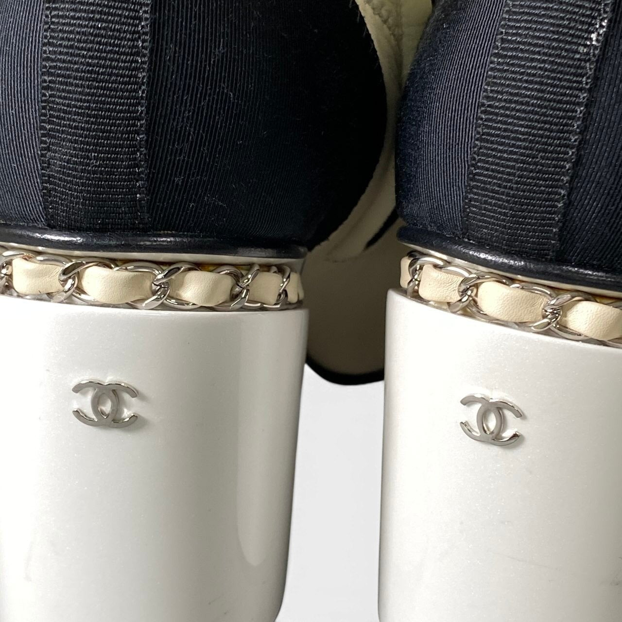 g9 CHANEL ココマーク チェーントリム ニーハイブーツ イタリア製 37C アイボリー ブラック レザー レディース 女性用k02i