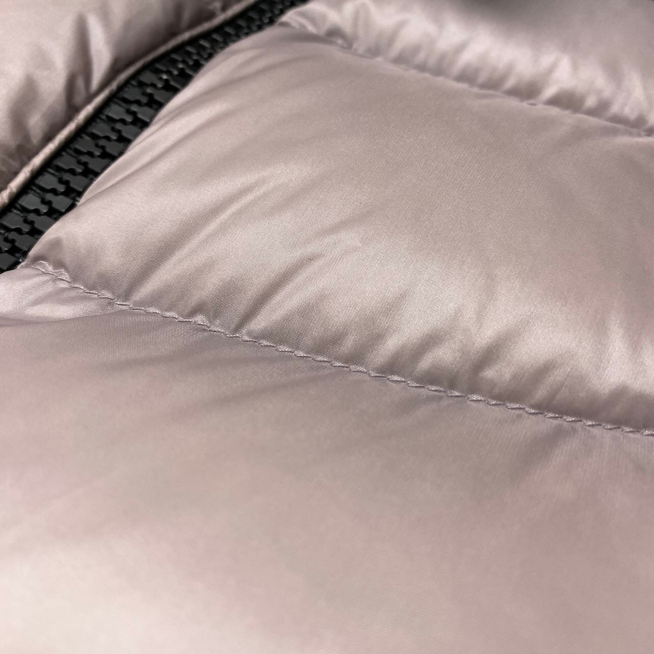 78d2 MONCLER モンクレール AKYLINA DOUDOUNE LEGERE ダウンジャケット フーデット ショートダウン ７分袖 軽量 レディース 女性服 サイズ０ ライトパープルo07t