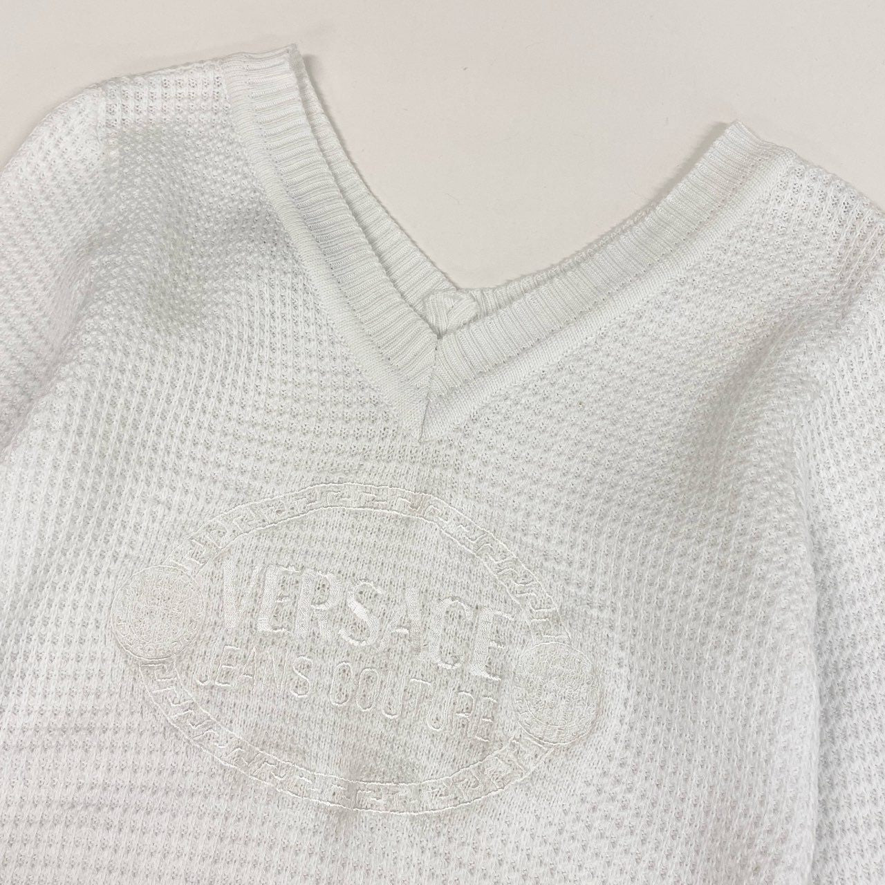 76k21 VERSACE ヴェルサーチ vintage front logo knitwear ロゴ刺繍 ニット サイズS ホワイト レディース トップスk02i