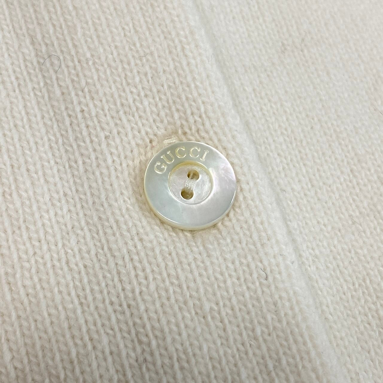 16e7【新品保管品】GUCCI グッチ 2025年 日本限定 ヒグチユウコ コラボ ニットカーディガン 猫刺繍 Sサイズ アイボリー ウール100％ レディース 女性用u02t