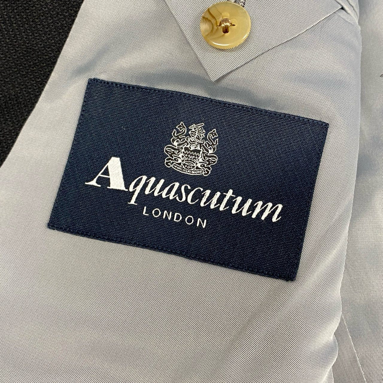 16k10 Aquascutum アクアスキュータム テーラードジャケット ブレザー 二釦 フォーマル 94A6サイズ ブラック メンズu02t