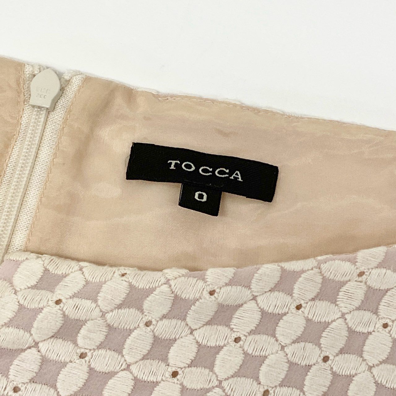 47k5 TOCCA トッカ CLOVER クローバードレス ノースリーブワンピース 総柄 刺繍 ウエストリボン レディース 女性用 OPTOYM0250 0 ピンク オフホワイトo07t