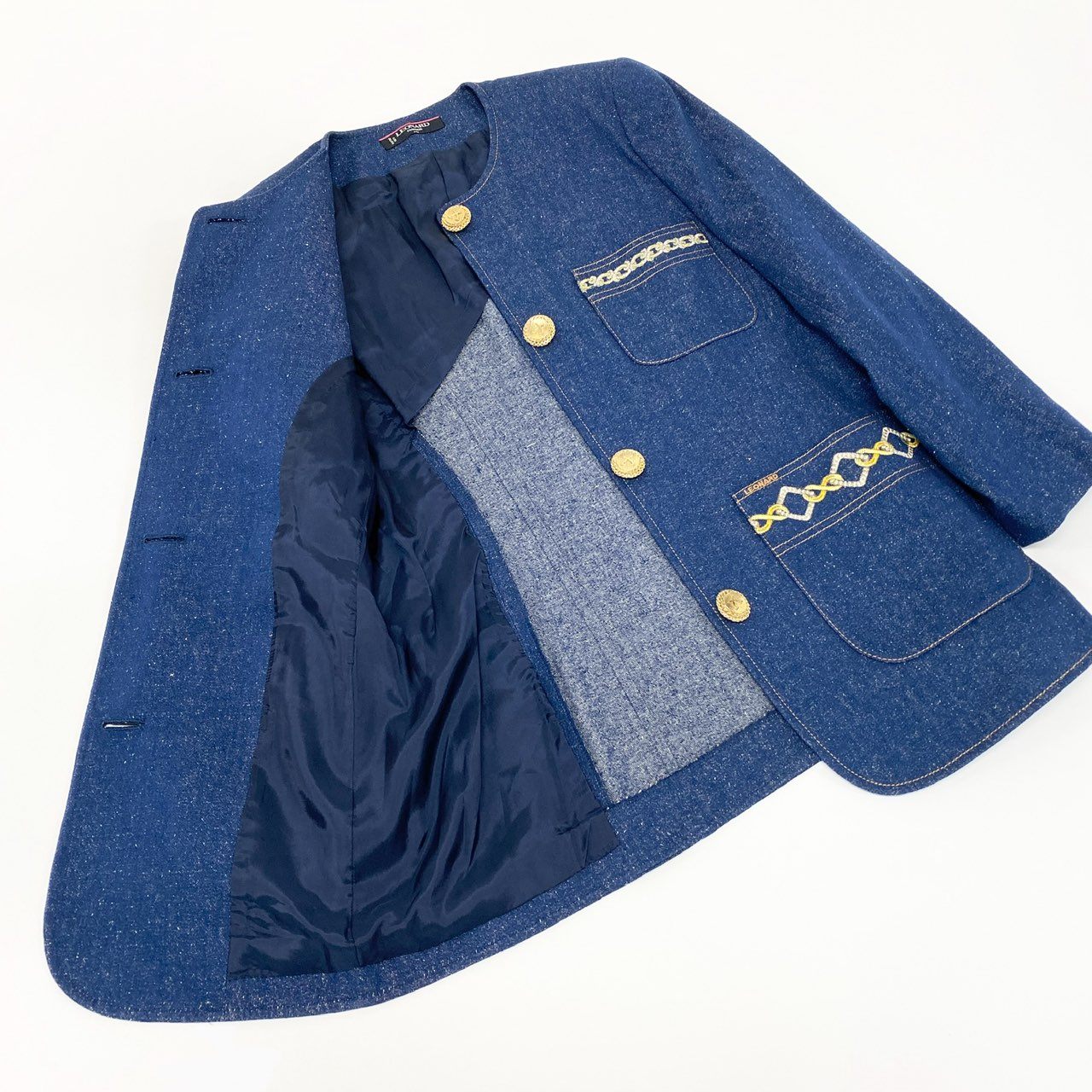 15Ⅼ1【美品】LEONARD レオナール ノーカラージャケット デニムジャケット 刺繍 金ボタン 11ARサイズ インディゴ レディースo07t