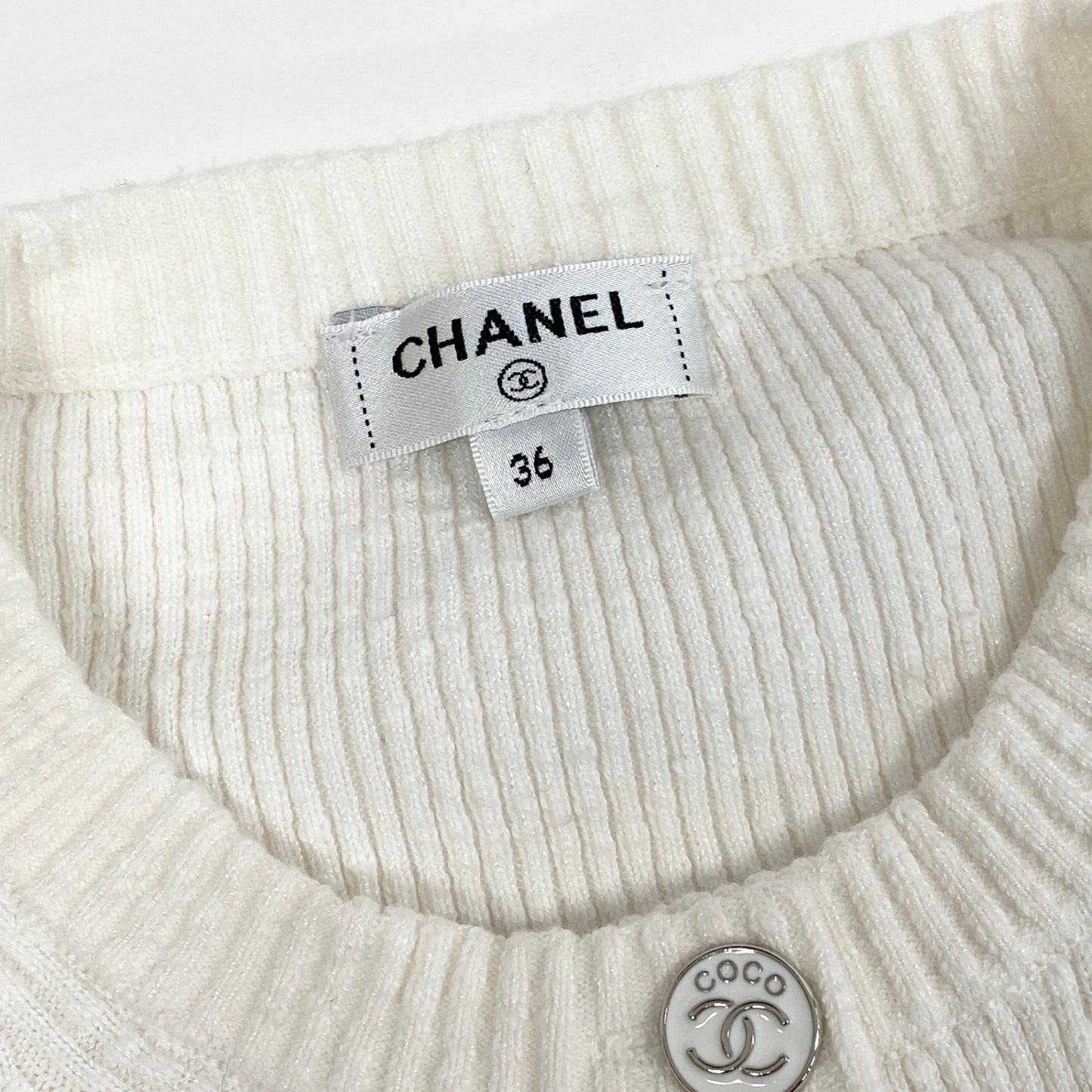 35L19《美品》 CHANEL シャネル ココビーチ カーディガン トップス ココマークボタン LOOK6 P78600K11464 サイズ36 ホワイト レディース 女性用k02i