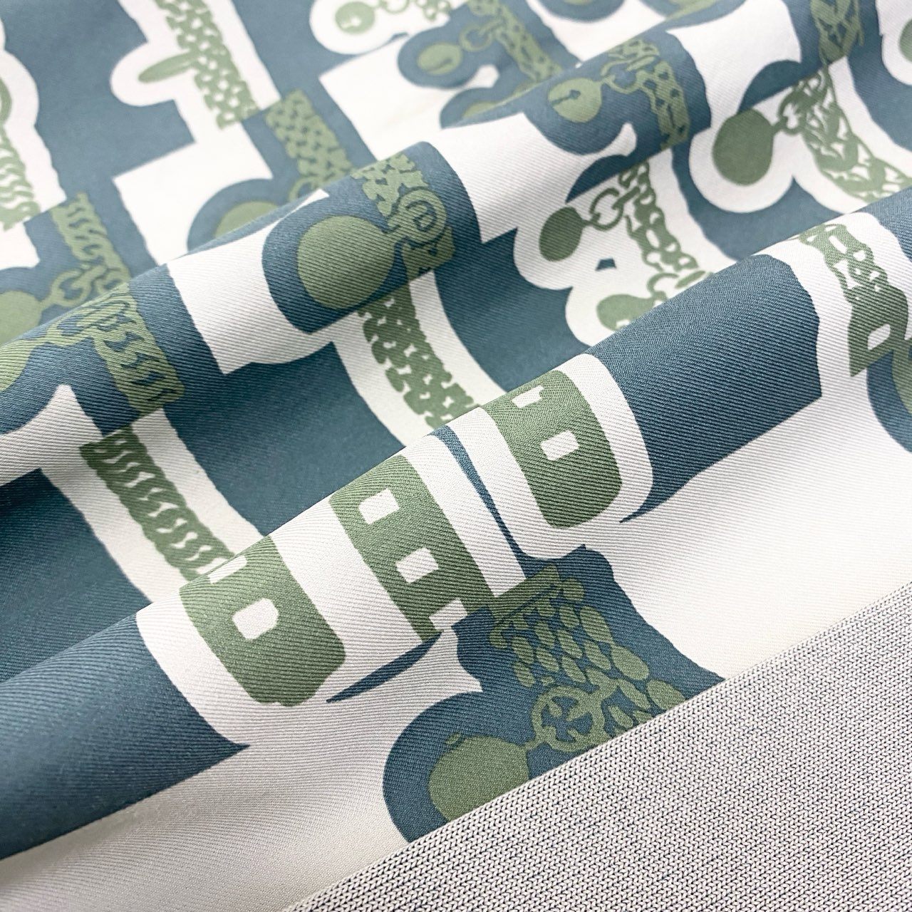 86a16 HERMES エルメス LE TRESOR DE MEDOR RAYURE ツイルレーヌ 長袖カットソー ニット切替 総柄 シルク100％ メンズ 紳士服 2H2835D5 34 グリーン系 グレーo07t