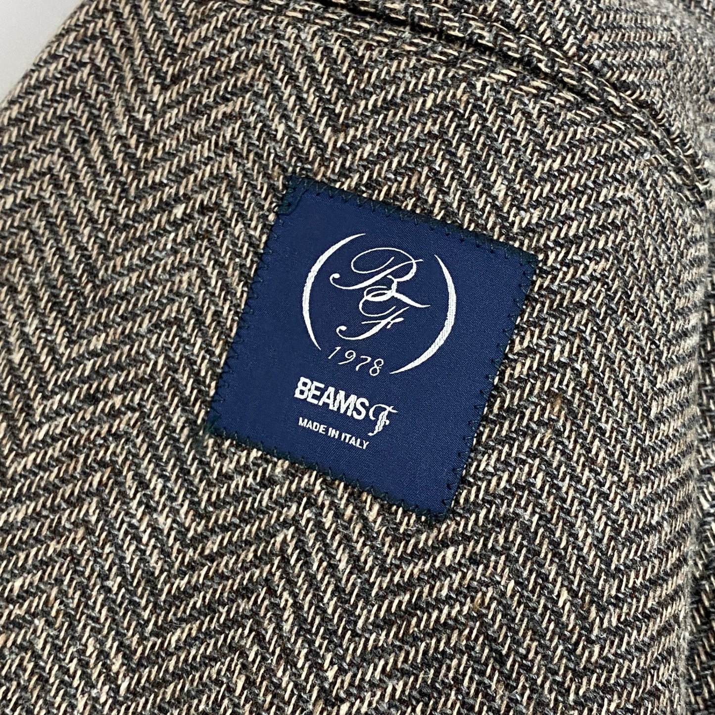 29k6【美品】BEAMS F ビームス エフ テーラードジャケット ブレザー 三釦 ヘリンボーン 44サイズ ブラウン メンズu02t