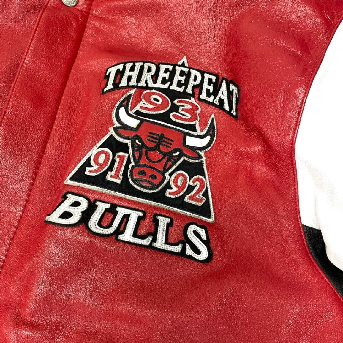 19g1 JEFF HAMILTON ジェフハミルトン NBA Chicago Bulls シカゴブルズ 3ピート記念 レザージャケット スタジャン 革ジャン USA製 Sサイズ レッド ホワイト レザー メンズ 男性用u02t