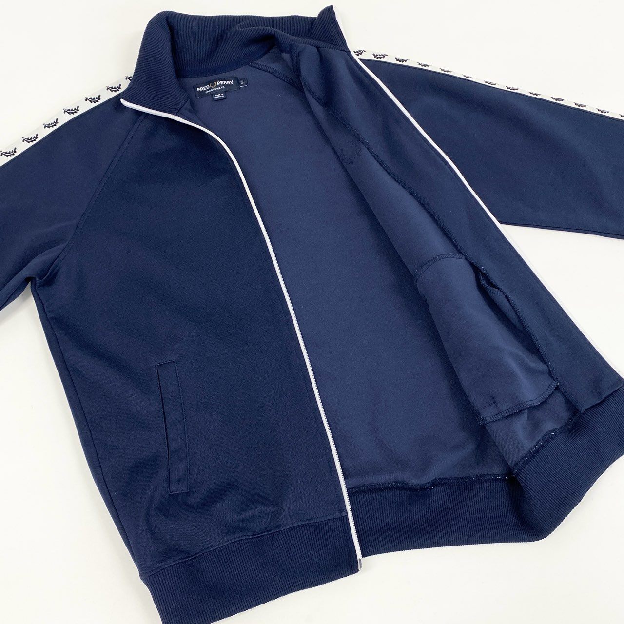 68g24 【ポルトガル製】FRED PERRY フレッドペリー サイドライン トラックジャケット ジャージ サイズS ネイビー メンズ ジャケット_