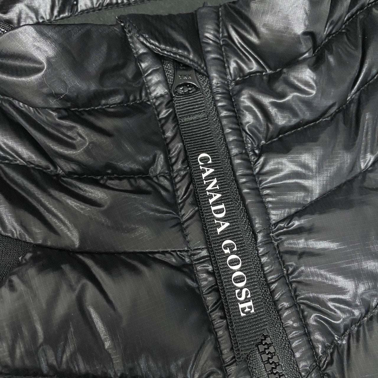 76c26 CANADA GOOSE カナダグース HYBRIDGE LITE HOODY ライトダウンジャケット サイズM ブラック Down Jackett18r
