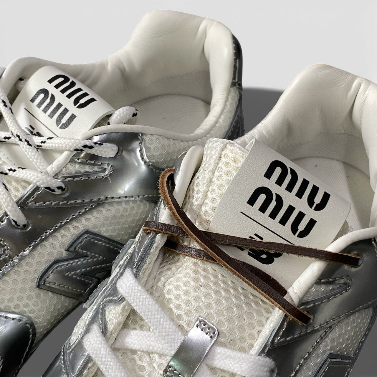 b2 miu miu × NEW BALANCE ミュウミュウ ニューバランス 530SL ローカットスニーカー サイズ43 シルバー メンズ 男性用 靴 スニーカーk02i