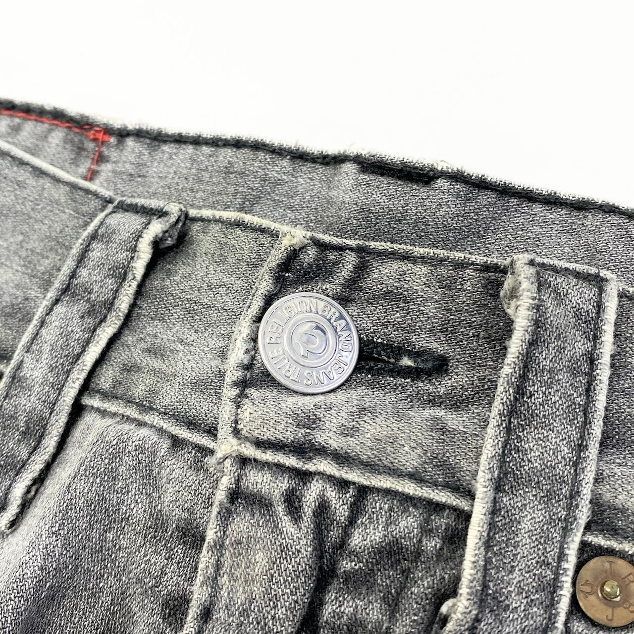 69d30 米国製 TRUE RELIGION トゥルーレリジョン RICKY ストレートフィットデニム デニムパンツ ひ型マーク 馬蹄  ROW30/SEAT33 グレー系 コットン100％ メンズ 紳士服u02t