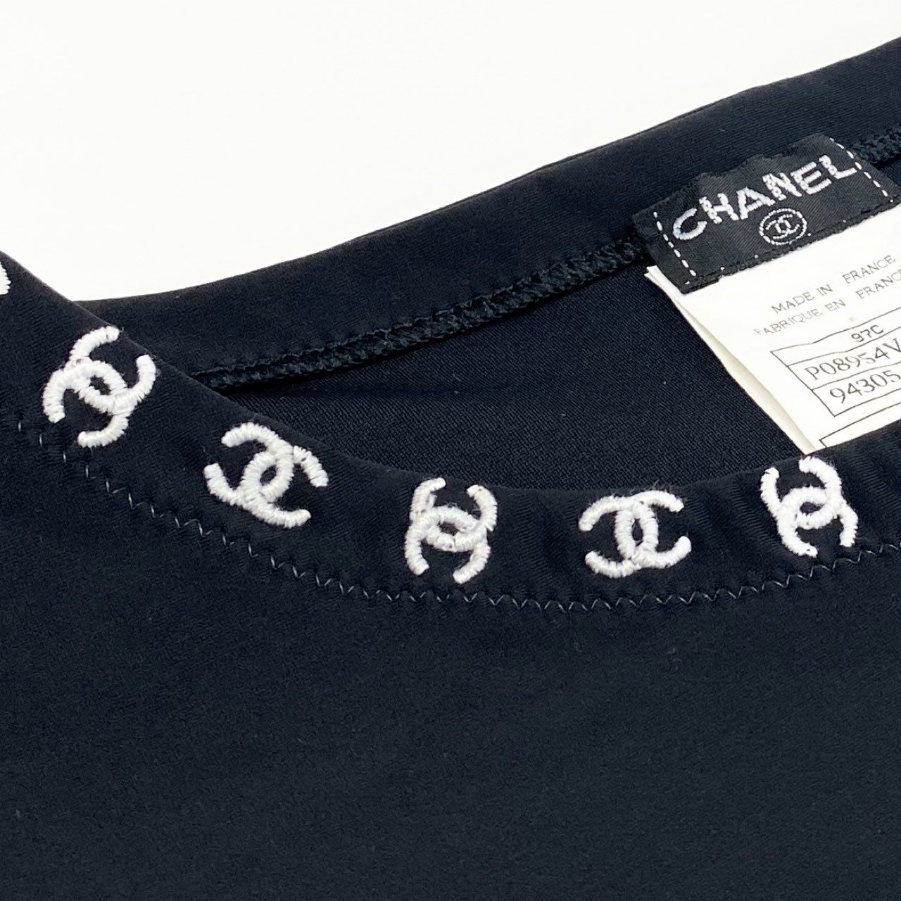 48c11 CHANEL シャネル 97C マイヨ 半袖カットソー ココマーク ロゴ刺繍 カットソー P08954V03909 38 ブラック 画像参照