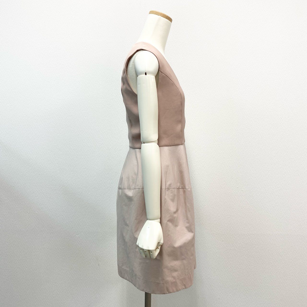 18j17《未使用保管品》 YOKO CHAN ヨーコチャン ノースリーブワンピース 異素材切替 Vネック レディース 女性用 YCD-217-332 38 ピンクベージュu02t