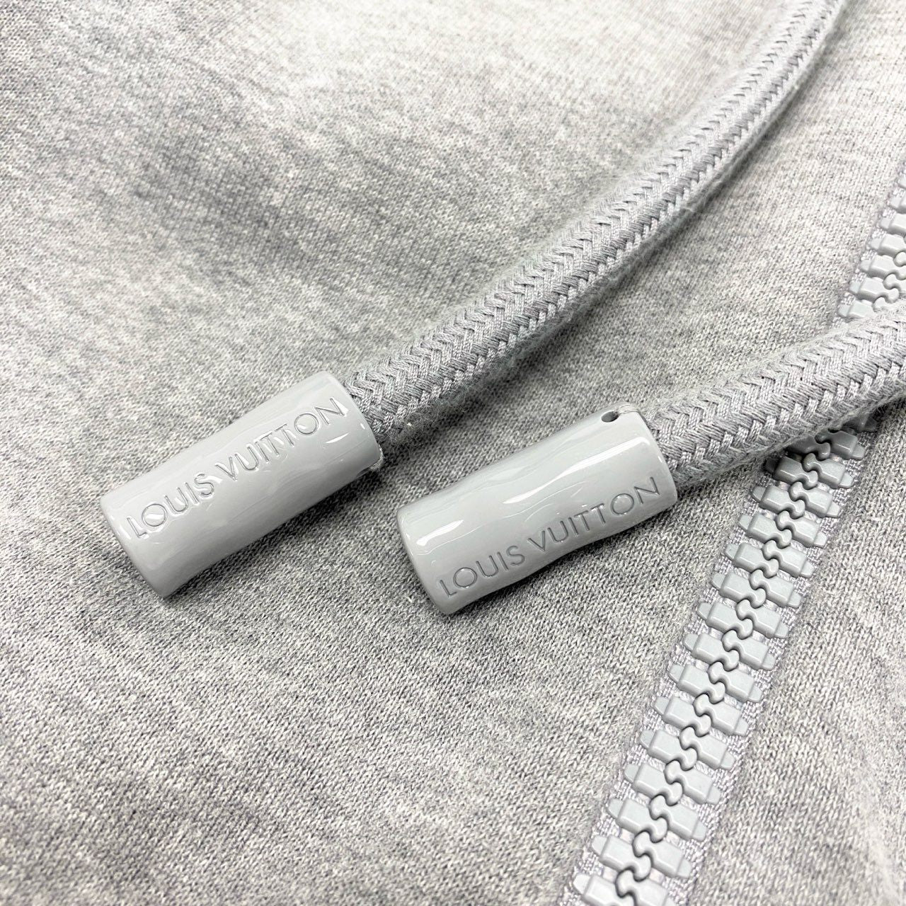 15Ⅼ1 【美品】LOUIS VUITON ルイヴィトン 3DLVグラフィティエンブロイダード ジップフーディー 22年 トップス RM222M UYR HNY24W XLサイズ グレー メンズo07t