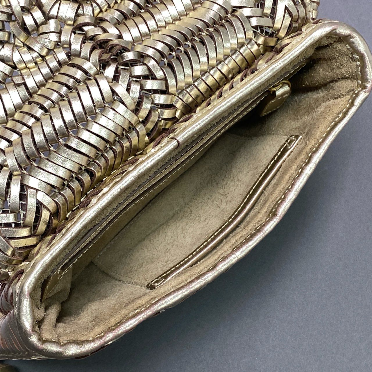 Dl9 ANYA HINDMARCH アニヤハインドマーチ 編み込み クラッチバッグ ゴールド レザー 結婚式 セレモニー パーティ ポーチ カバン
