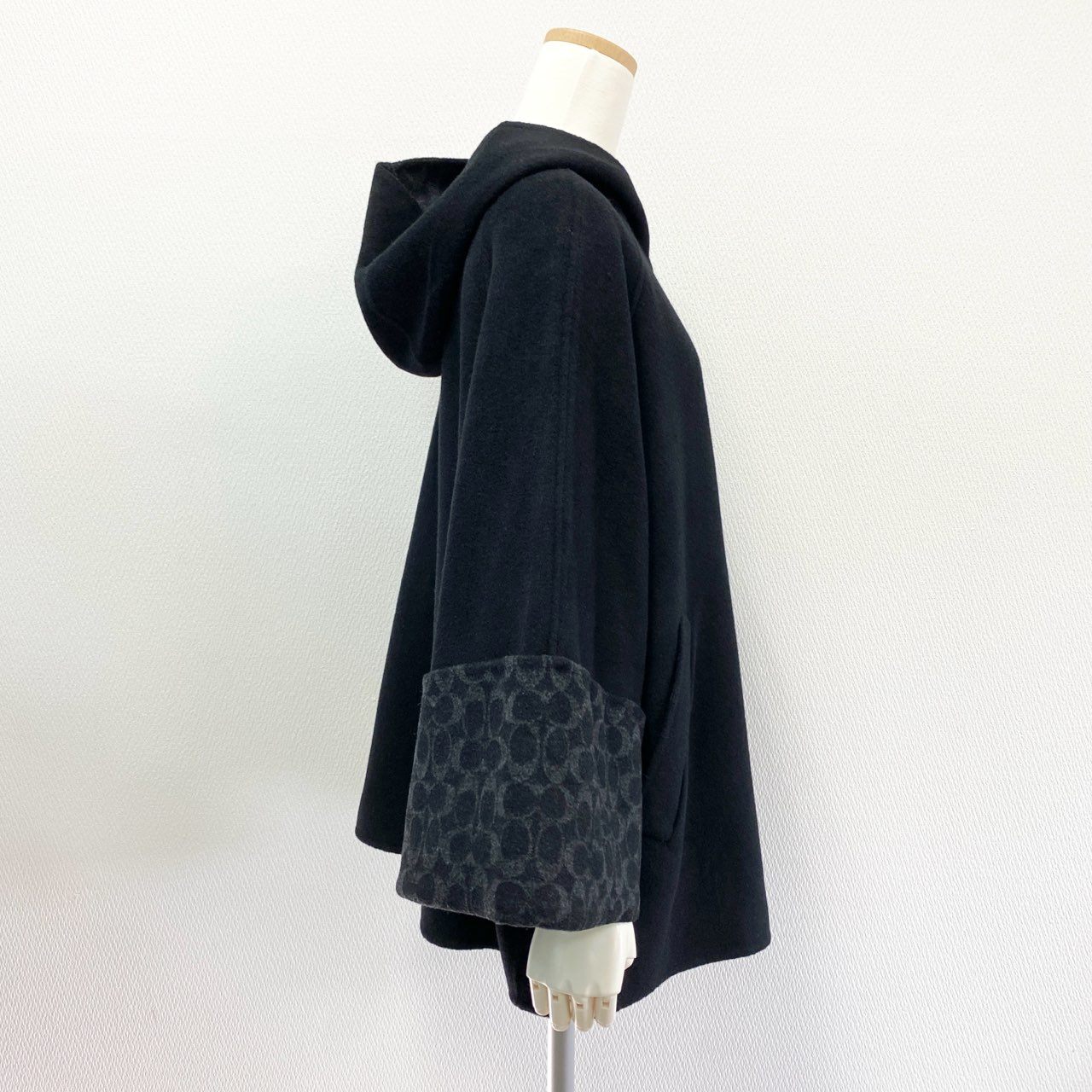 15K18 COACH コーチ ウールケープ フーデッド ハーフコート フルジップ 切替ロゴ ウールブレンド レディース 女性用 アウター CL278 XS/S ブラックマルチu02t