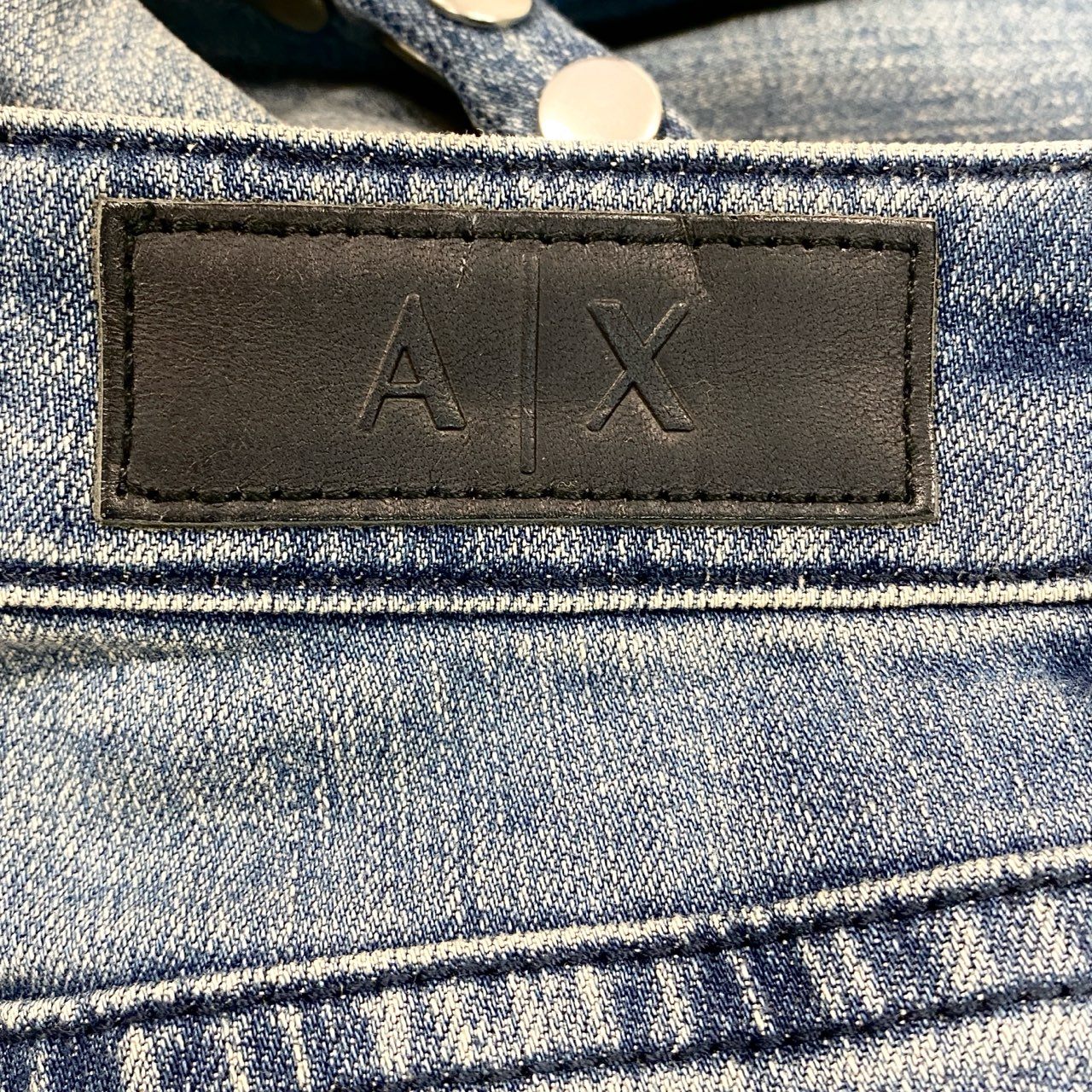 84b17 ARMANI EXCHANGE アルマーニエクスチェンジ クロップドスキニーデニムパンツ カットオフ ジーンズ ボトムス スタッズ 26 インディゴ コットンo07t