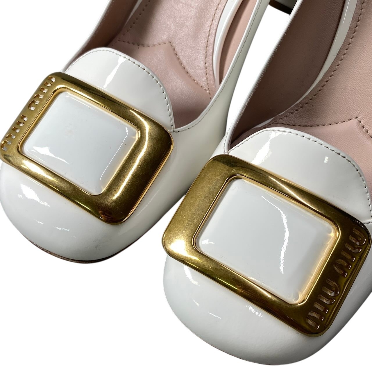 g14【美品】miumiu チャンキーヒールサンダル シューズ イタリア製 38サイズ ホワイト ゴールド パテントレザー レディース 女性用k02i