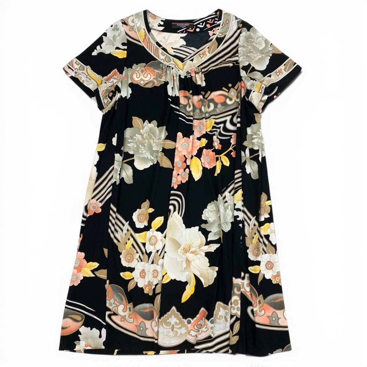 31b12 LEONARD レオナール 半袖Vネックワンピース カンカン素材 美しい花柄プリント 0170509 LLサイズ ブラック レディース 女性用u02t