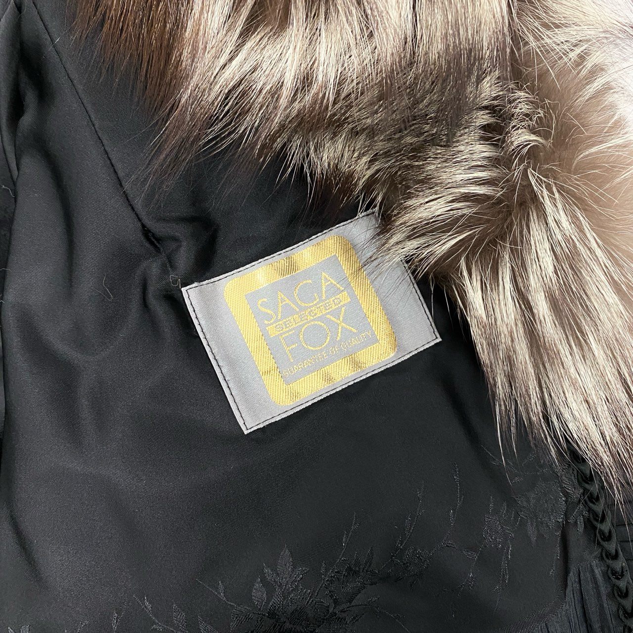 39k1《美品》 SAGA FOX サガフォックス 金サガ シルバーフォックス リアルファーコート 最高級本毛皮 FOX FUR COAT 毛並み◎t18r