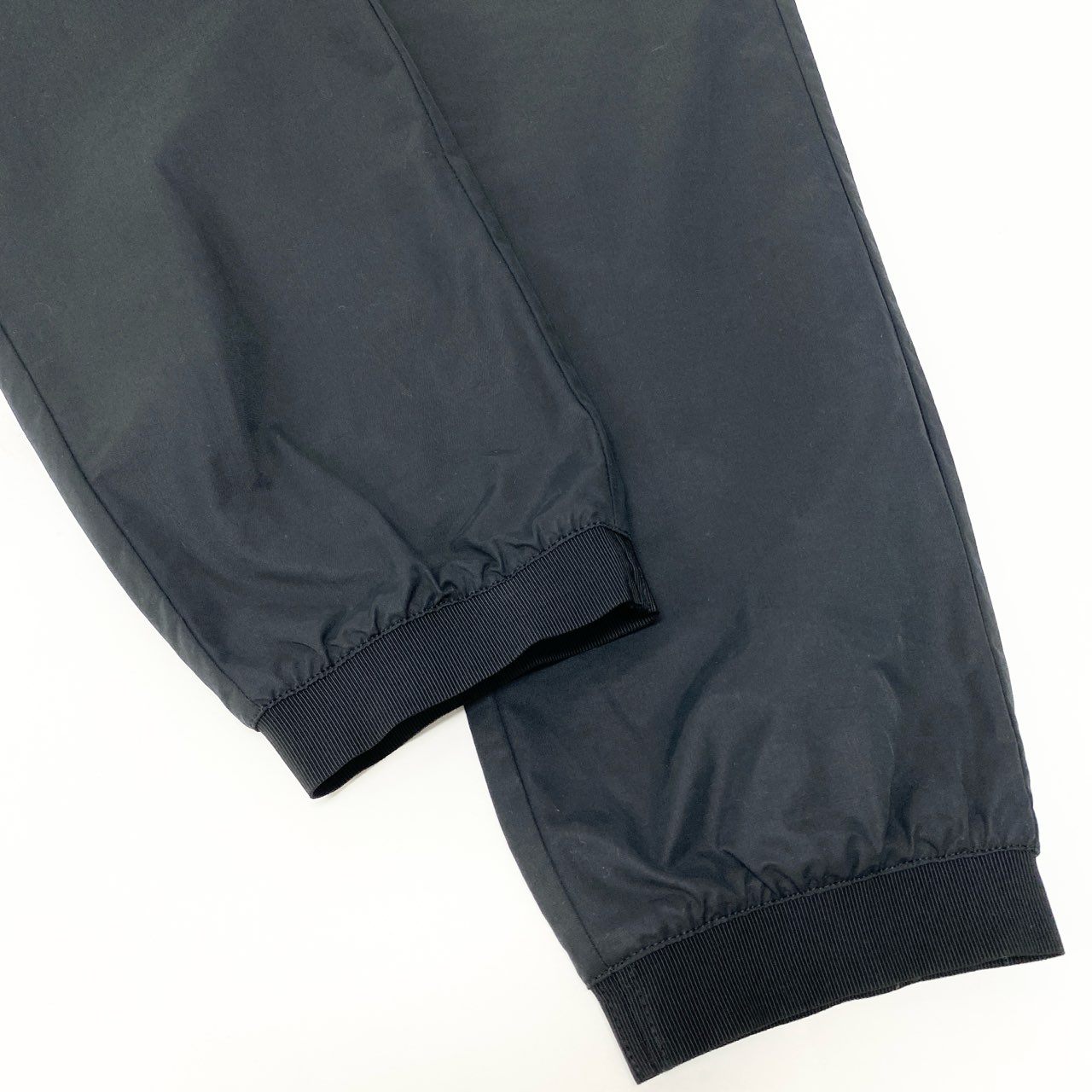 Eb5 MONCLER モンクレール 2023 PANTALONE SPORTIVO ナイロン イージーパンツ トラックパンツ ボトムス ロゴワッペン I20912A00009 48 ブラック コットン ナイロン メンズk02i