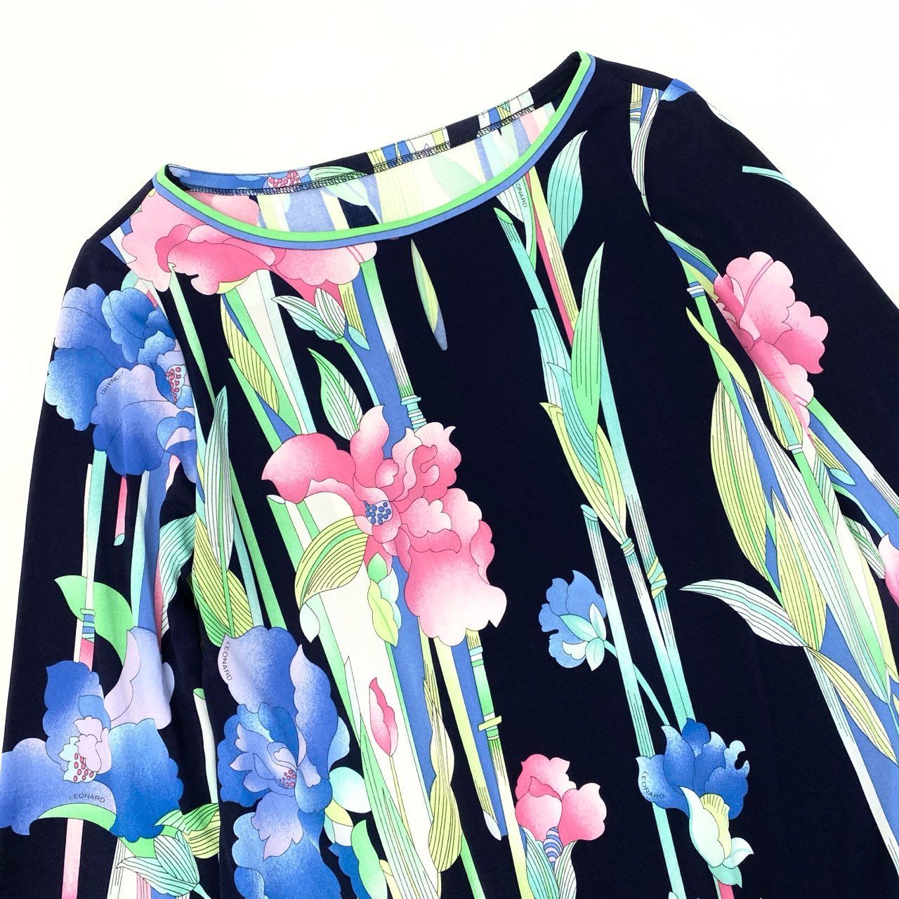 72a28 LEONARD レオナール 長袖カットソー チュニック カンカン素材 美しい花柄プリント 38サイズ マルチカラー レディース 女性用o07t