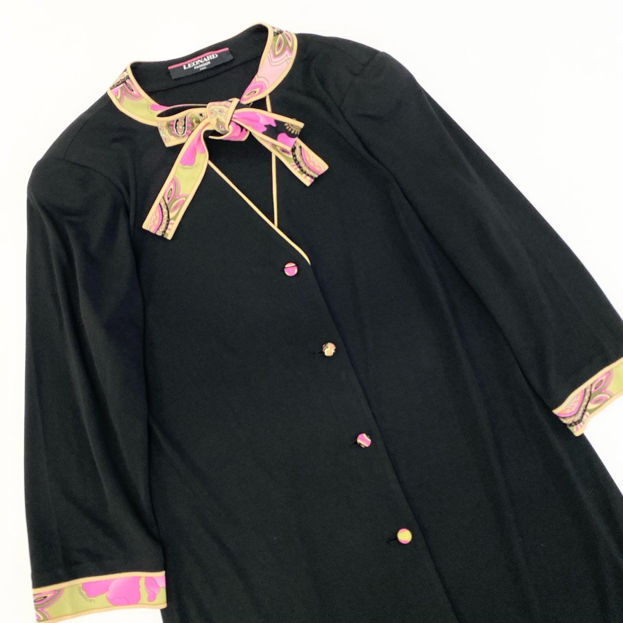 86d3 【大きいサイズ】 LEONARD FASHION レオナール ロングシャツ ワンピース ７分袖 カンカン素材 切替花柄プリント くるみボタン レディース 女性用 LL ブラックo07t