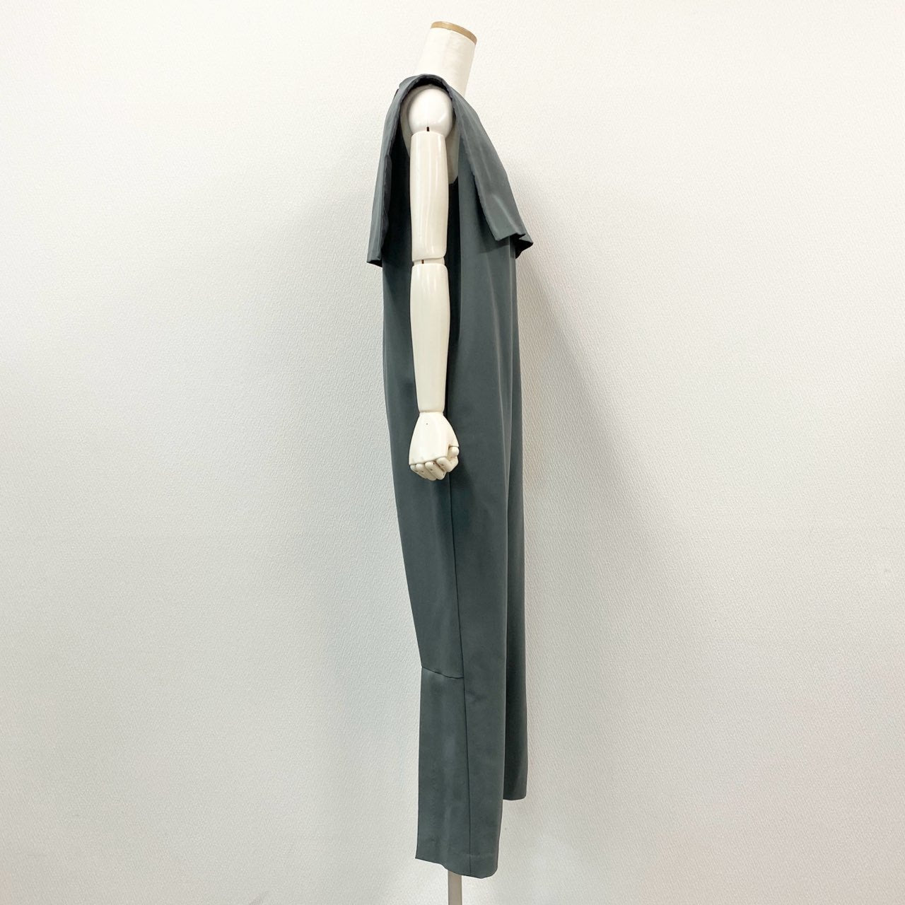 87c26 【美品】 HYKE ハイク SALON SLEEVELESS JUMPSUIT ジャンプスーツ オールインワン ノースリーブ 232-16185 1 SMALL カーキk02i