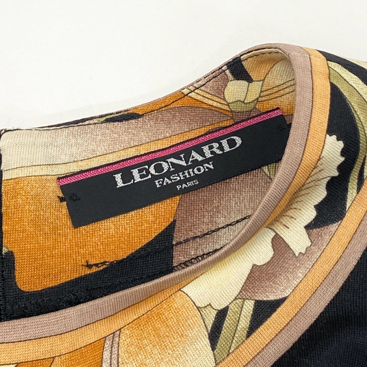 85i12 LEONARD レオナール 美しい花柄プリント ニット セーター トップス LL ブラック オレンジ ウールシルク レディースu02t