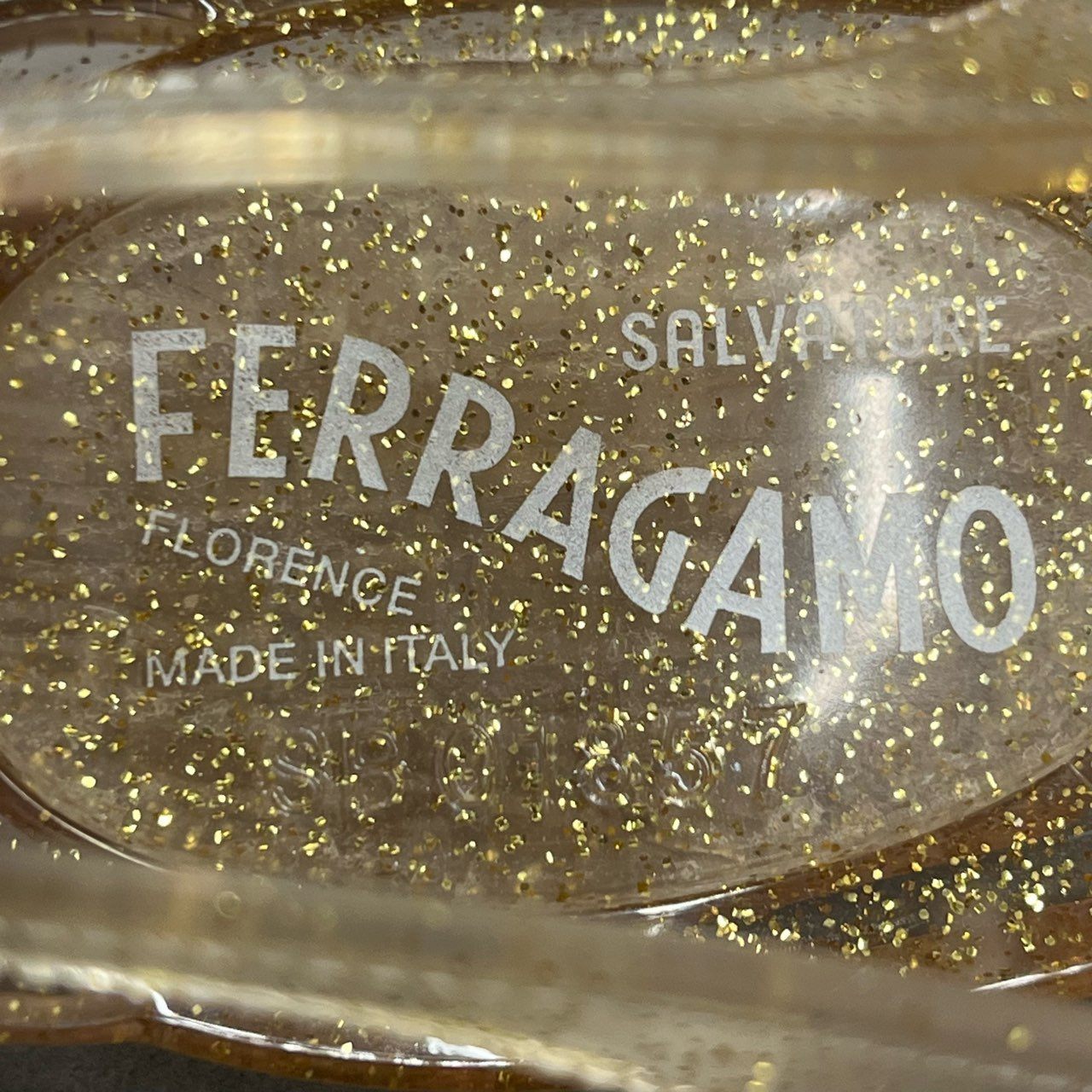 2f18 《美品》 Salvatore Ferragamo サルヴァトーレ フェラガモ SPIFFY フラットシューズ サンダル ゴールドラメ 7 クリアカラー ラバー イタリア製 箱付