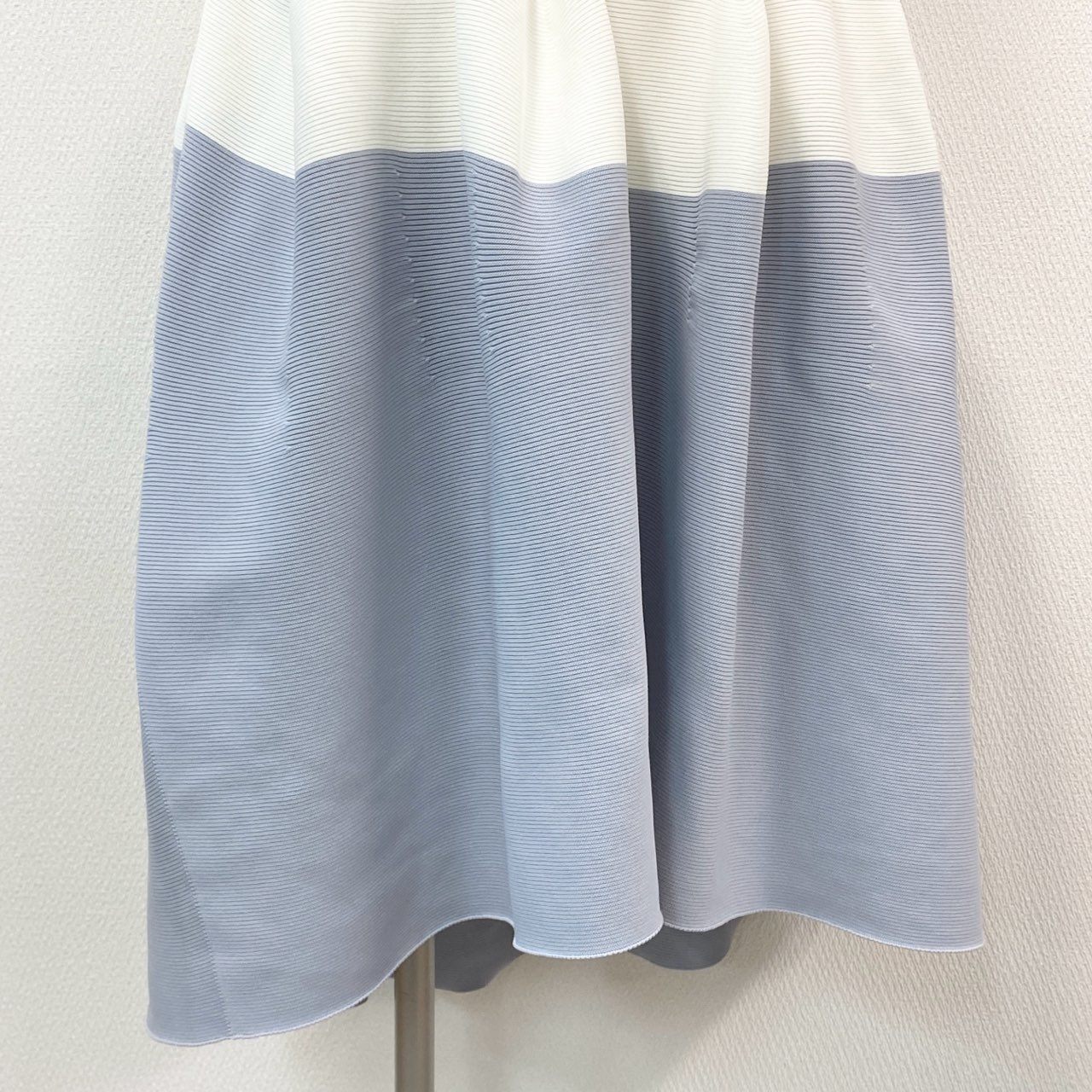 76a14 《美品》 定価￥51,700 CFCL シーエフシーエル POTTERY ROUNDED HEM SKIRT ヘムスカート CF006KG008 1 ホワイト ライトグレー 日本製 伸縮性◎