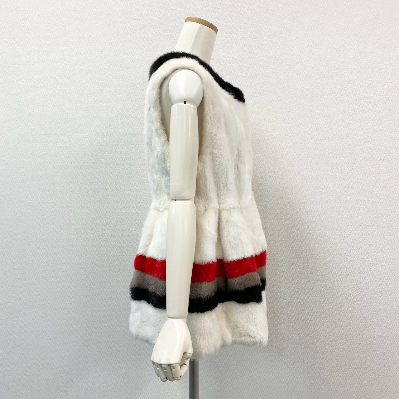 85k4 《希少》 Pellicce Moda ペリーチェモーダ パールミンク 染めデザイン ファーベスト ホワイト 最高級本毛皮 Aライン MINK FURt18r