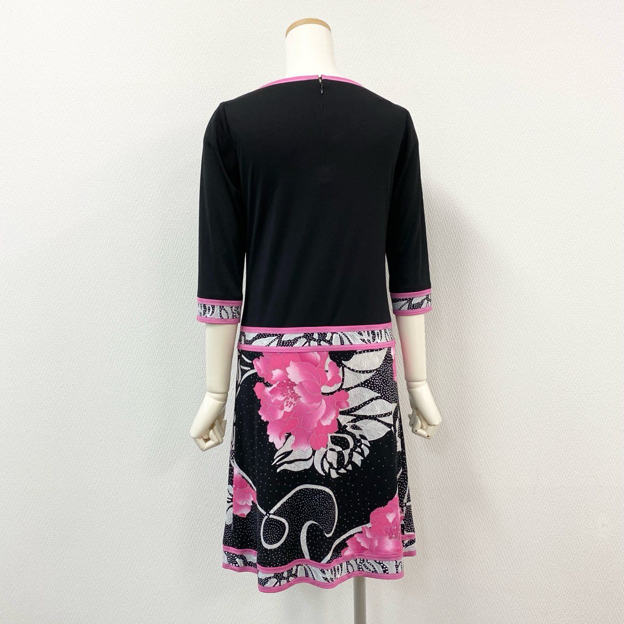 32i9【美品】 LEONARD レオナール 七分袖ワンピース カンカン素材 花柄ワンピース 薄手 レディース 女性用 0330327 34 ブラック ピンクu02t