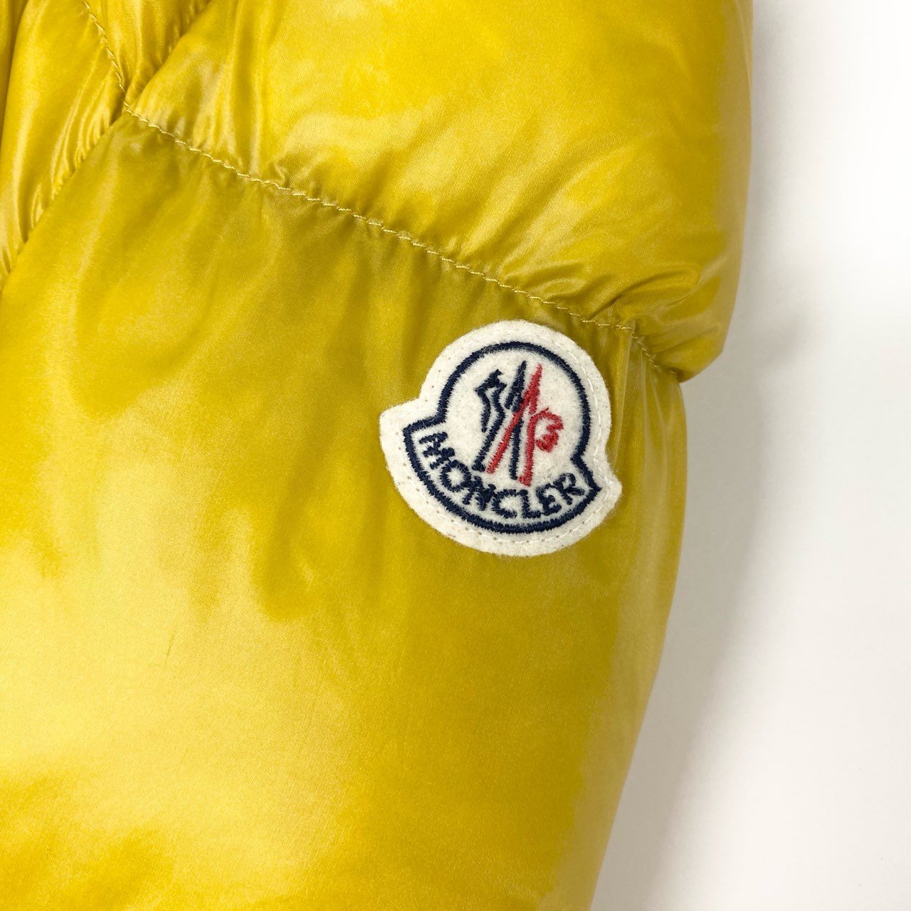 59k1 MONCLER モンクレール SERIN セリン ダウンジャケット ルーマニア製 D20934637349 0 イエロー ナイロン メンズo07t