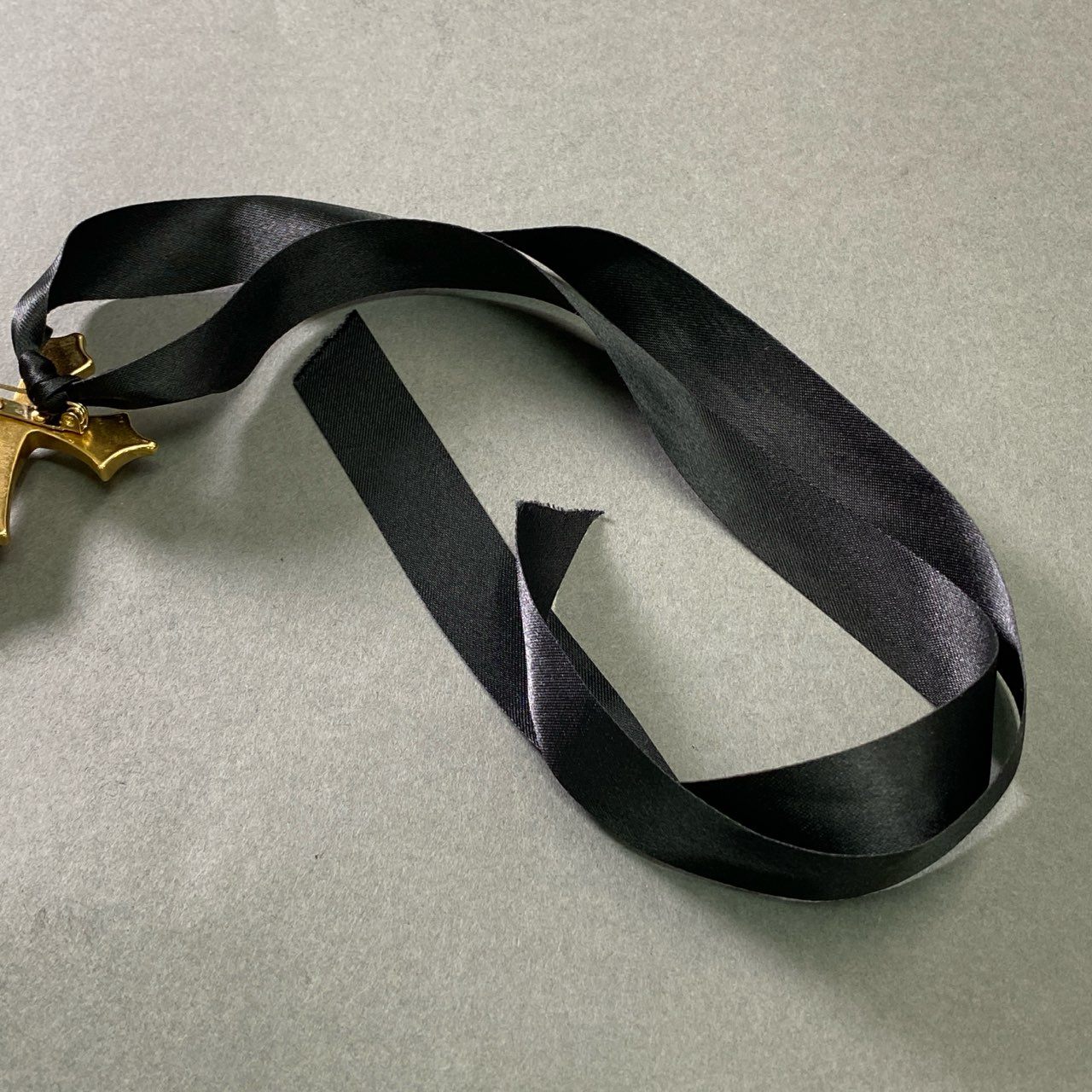 f9② CHRISTIAN LACROIX クリスチャンラクロワ クロスモチーフ 十字架 ブローチチョーカー ゴールド レディース 女性用 コスチームジュエリー