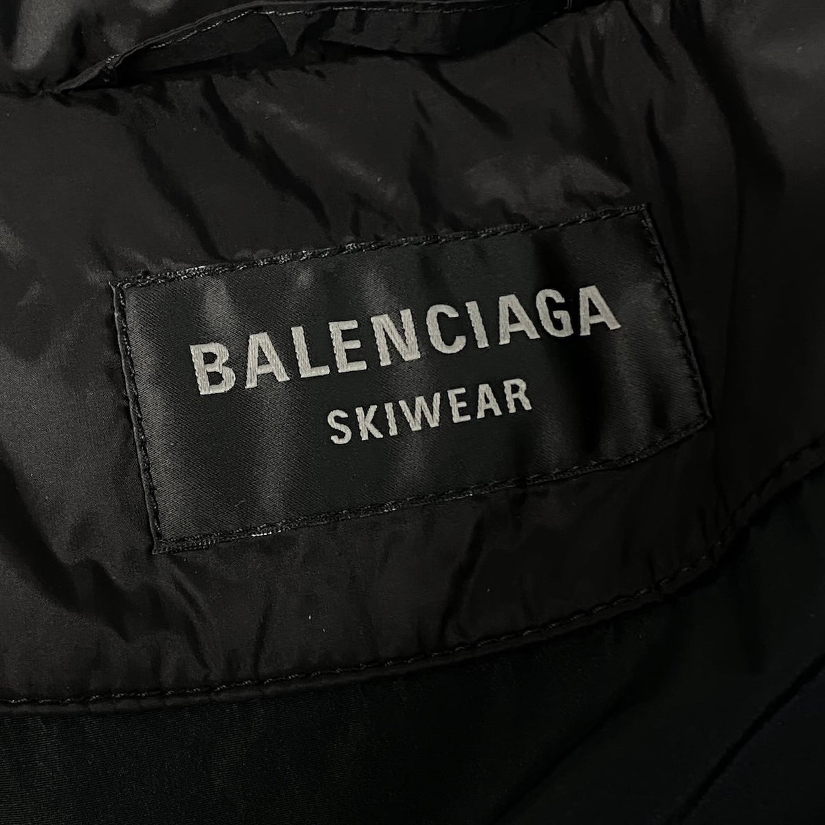j29 【新品保管品】BALENCIAGA 2025AW SKIWEAR スキーパーファージャケト ダウンジャケット  38サイズ ブラック ポリエステル100％ ユニセックスk02i