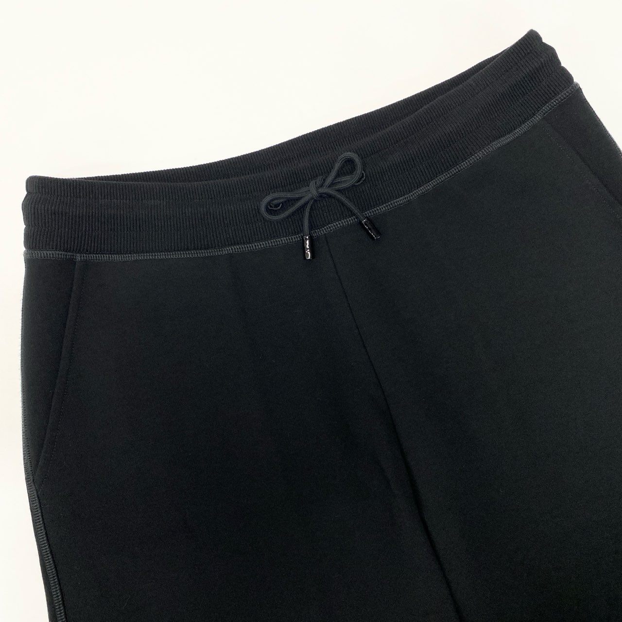 48a19 LOUIS VUITTON ルイヴィトン 2024SS ロゴラベル付き スウェットパンツ ショートパンツ ショーツ サイズL ブラック メンズk02i