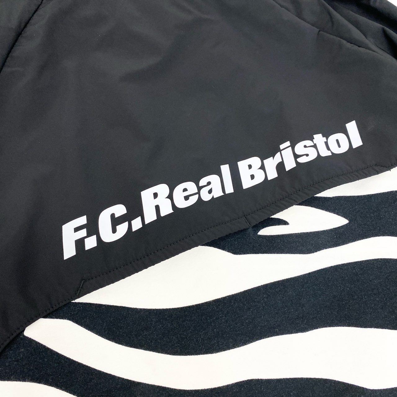 6k1 F.C.Real Bristol エフシーレアルブリストル 23AW VENTILATION HOODIE ベンチレーションフーディ ジャケット パーカー FCRB-232037 Mサイズ ブラック ホワイト ゼブラ メンズo07t
