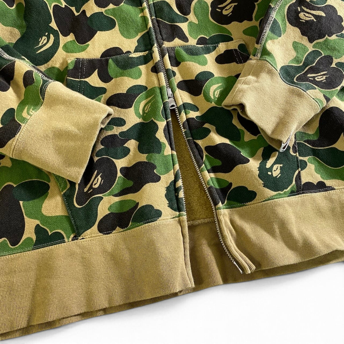 74j23 A BATHING APE アベイシング エイプ CAMO SHARK FULL ZIP カモフラ シャークパーカー M グリーン 迷彩柄t18r