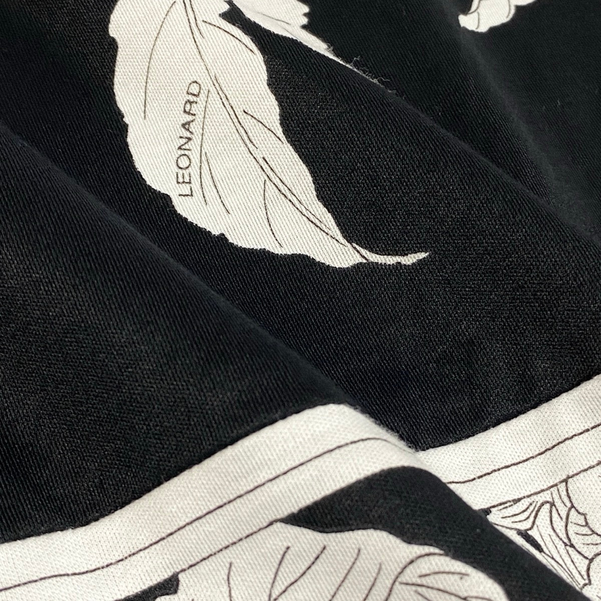 9f5 LEONARD FASHION レオナール ノーカラージャケット 薄手 花柄プリント クリアボタン サイズM ブラック ホワイト コットン100％ レディース 女性服u02t