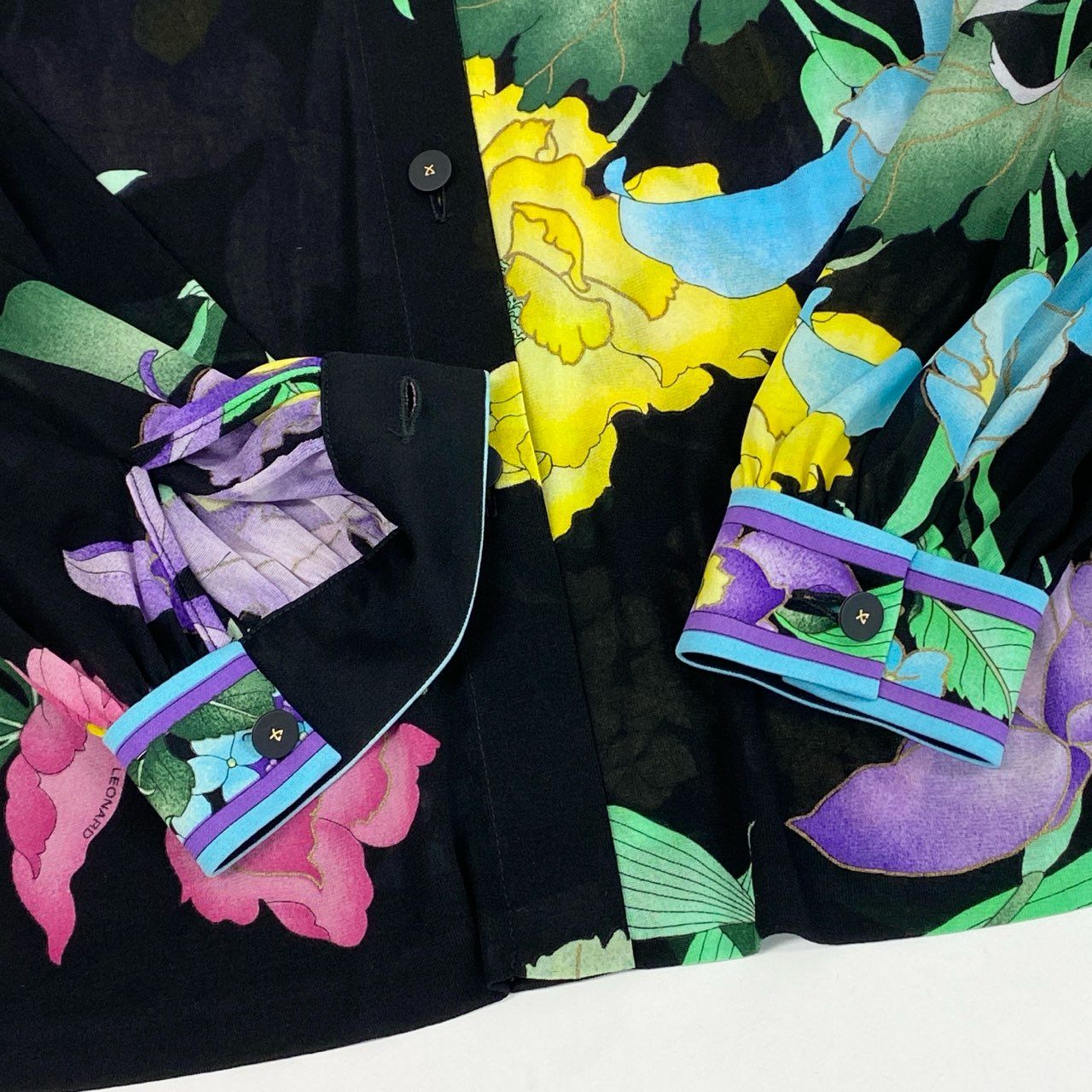 3k19《美品》 LEONARD FASHION レオナール 長袖シャツ シアーシャツ 美しい花柄プリント カンカン素材 レディース 女性用 L ブラックu02t