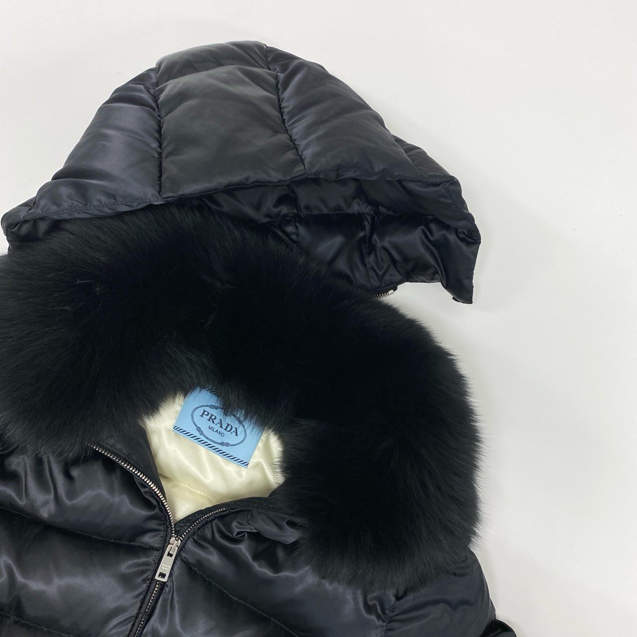 57L8《極美品》 PRADA プラダ ブルーフォックスファー ダウンコート 28G062 サイズ40 ブラック ホワイトグースダウン ベルト付t18r