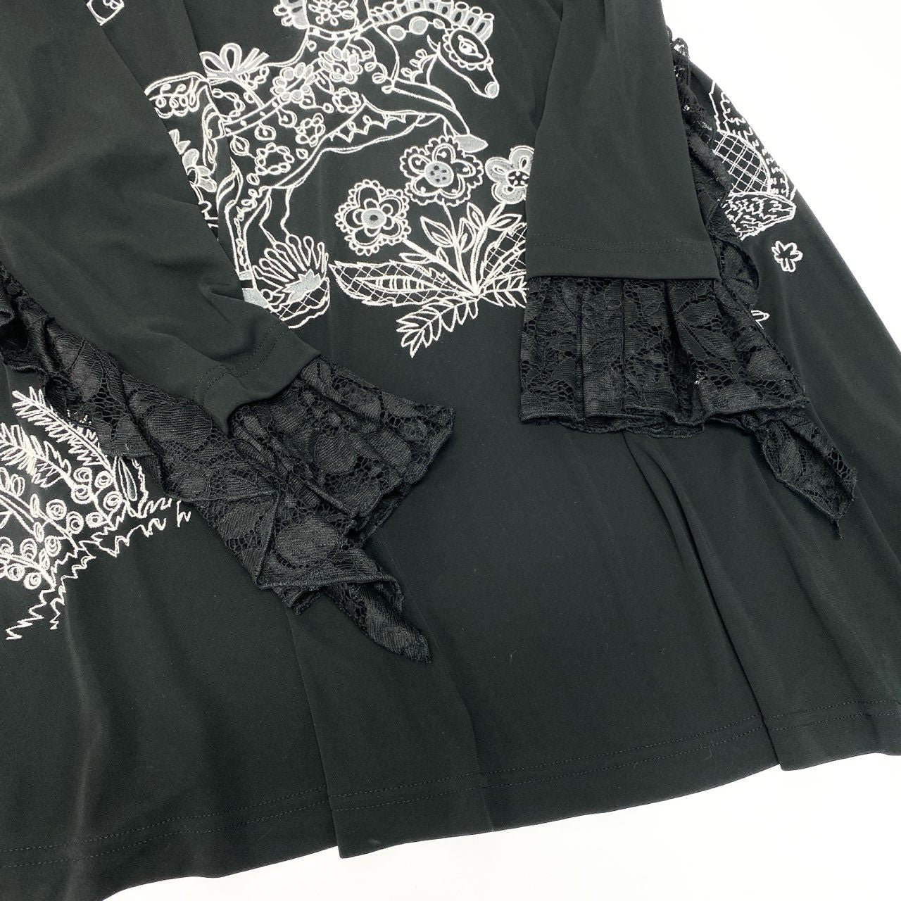 38c2 TOKUKO 1er VOL トクコプルミエヴォル チュニックカットソー フレア レーススリーブ 花柄 アニマル 刺繍 ストレッチ レディース 女性服 サイズ9 ブラックu02t