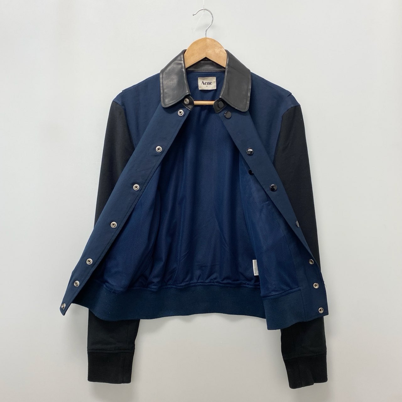 62a28 Acne アクネ オールド ブルゾンジャケット 襟レザー アウター 48サイズ ネイビー ポリエステル100％ 牛革 メンズu02t