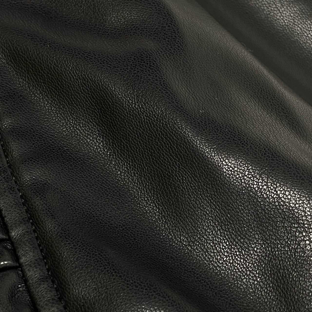 8L5【美品】FUMIE TANAKA フミエタナカ ギャザーベスト フェイクレザーベスト 裏起毛 日本製 F23A-16 2サイズ ブラック レディースu02t