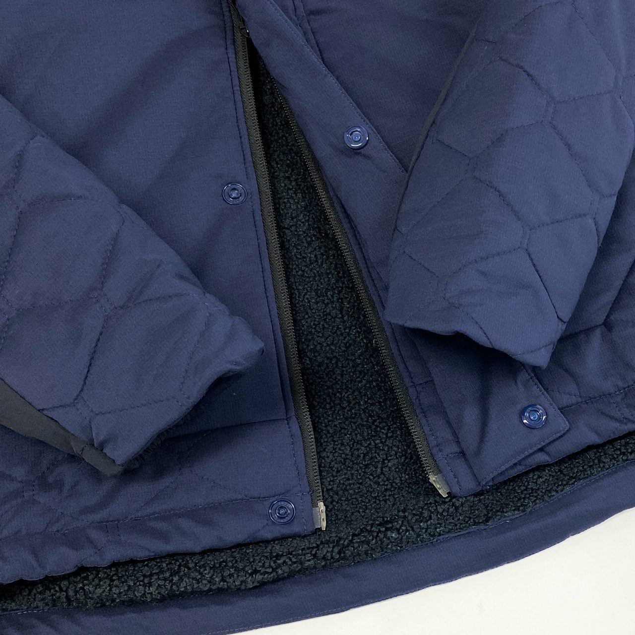 78i10-3《未使用品》タグ付 OAKLEY オークリー UNEVEN PUFF JACKET 3.0 中綿2wayジャケット ベスト ゴルフウェア アウター ロゴ刺繍 FOA402870 Mサイズ ネイビー メンズk02i